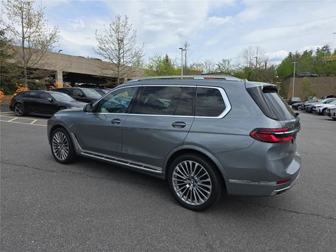 Used 2023 BMW X7 xDrive40i w/ Premium Package AWD/4WD image 5