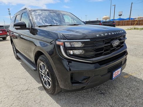 Used 2025 Ford Expedition Active AWD/4WD image 11