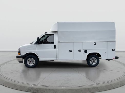 New 2025 GMC Savana 3500 w/ Power Convenience Package RWD image 5