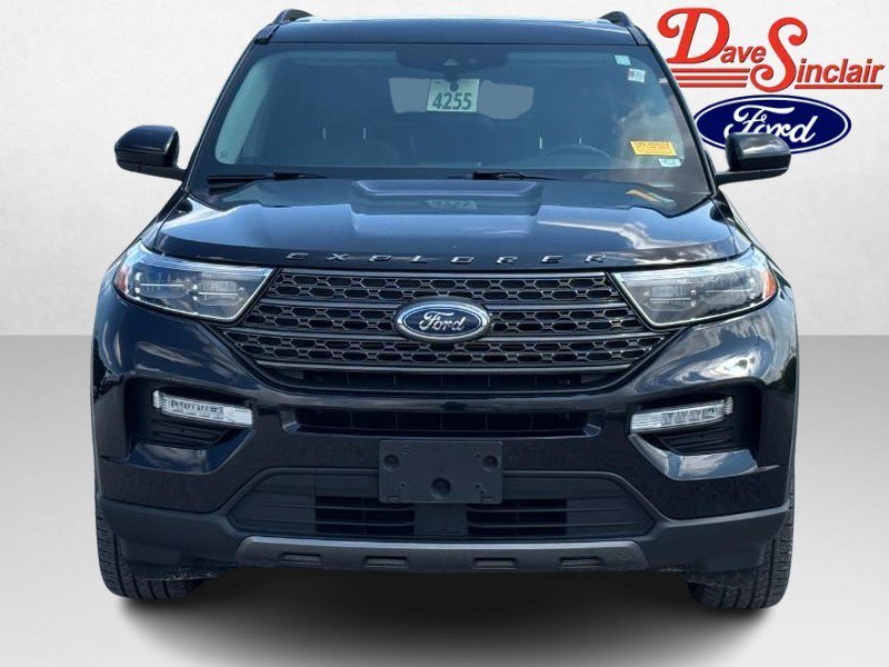 Used 2022 Ford Explorer XLT w/ Equipment Group 202A AWD/4WD image 2