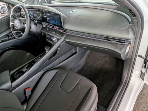 Used 2025 Hyundai Elantra SEL FWD image 34