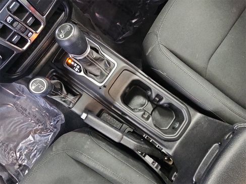 Used 2020 Jeep Wrangler Unlimited Sahara image 22