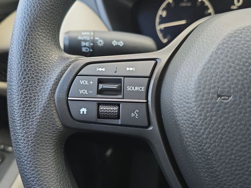 Certified 2025 Honda HR-V LX image 17