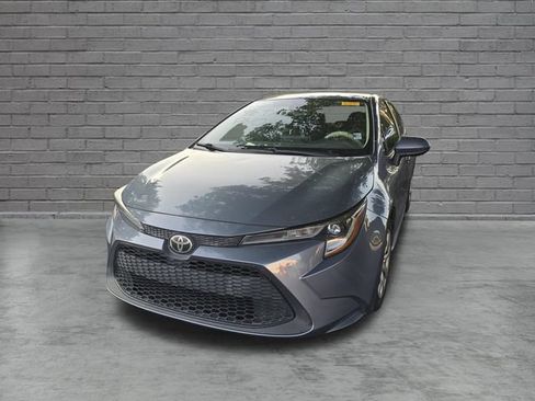 Used 2020 Toyota Corolla LE FWD image 3