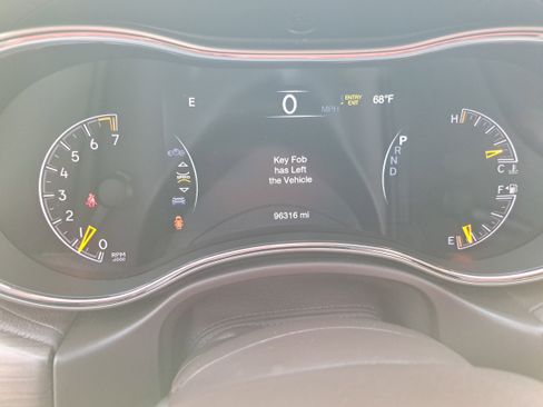 Used 2019 Jeep Grand Cherokee Overland AWD/4WD image 19