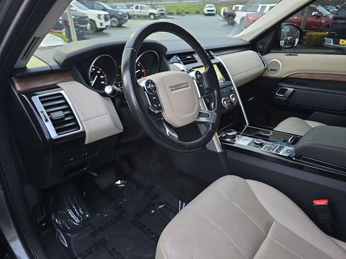 Used 2017 Land Rover Discovery HSE image 11