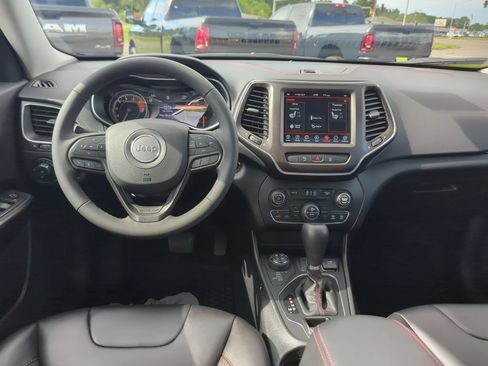 Used 2022 Jeep Cherokee Trailhawk AWD/4WD image 32
