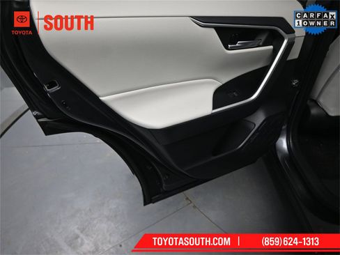 Used 2023 Toyota RAV4 XLE Premium image 31
