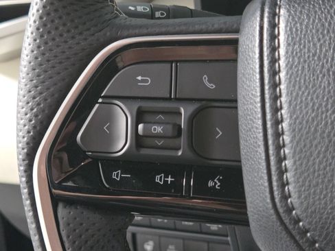 Used 2025 Toyota Sequoia Capstone AWD/4WD image 27