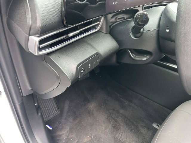 Used 2024 Hyundai Elantra SEL FWD image 21