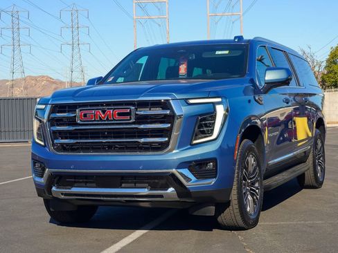 New 2026 GMC Yukon XL Elevation image 2
