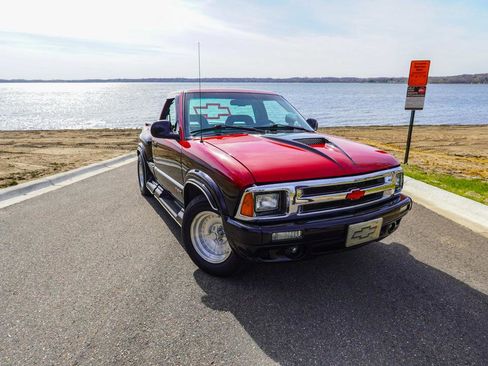 Used 1997 Chevrolet S10 Pickup LS w/ Preferred Equipment Group RWD image 11
