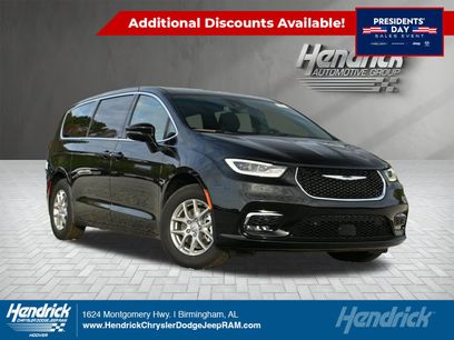 New 2026 Chrysler Pacifica Select