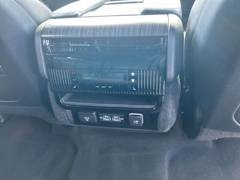 Used 2023 Jeep Wagoneer Series III w/ Preferred Equipment Group RWD image 24