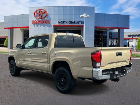 Used 2019 Toyota Tacoma SR5 RWD image 4