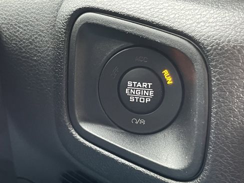 Used 2024 Jeep Wrangler Unlimited image 33