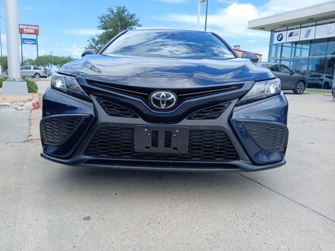 Used 2021 Toyota Camry SE w/ Convenience Package FWD image 2