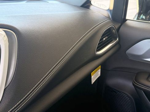 New 2026 Chrysler Pacifica Limited FWD image 23