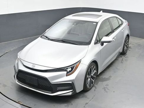 Used 2020 Toyota Corolla SE w/ SE Premium Package FWD image 15