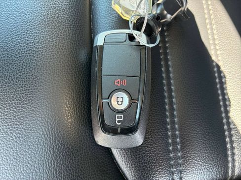 Used 2024 Ford Edge SEL AWD/4WD image 17
