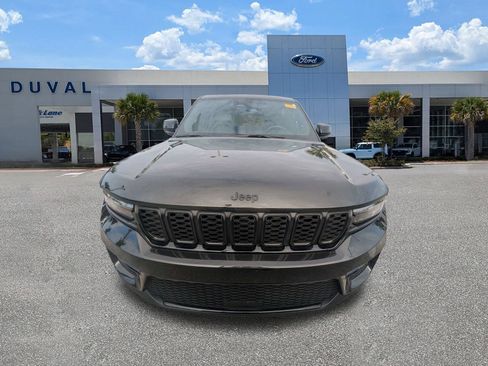 Used 2024 Jeep Grand Cherokee Limited w/ Black Appearance Package AWD/4WD image 9