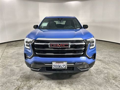 Used 2025 GMC Terrain Elevation image 3