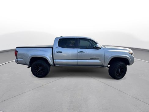 Used 2022 Toyota Tacoma SR5 w/ Technology Package AWD/4WD image 5