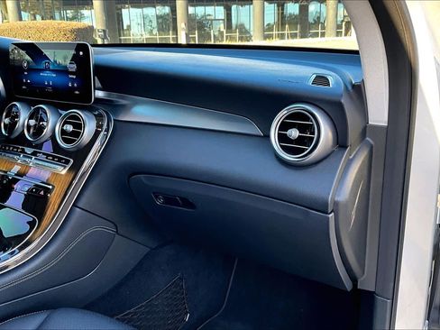 Used 2020 Mercedes-Benz GLC 300 image 19