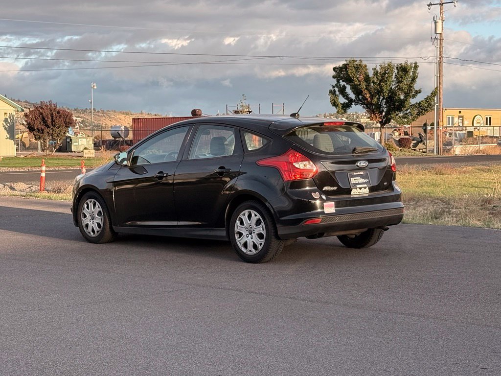 Used 2012 Ford Focus SE w/ SE Winter Pkg FWD image 3