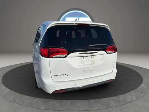 Used 2020 Chrysler Pacifica Touring w/ S Appearance Package FWD image 22