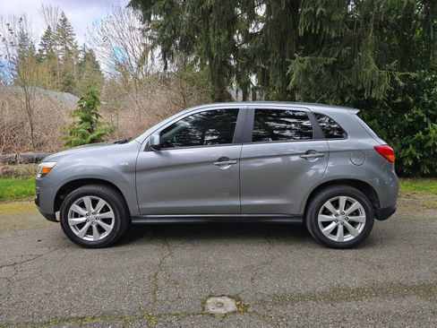Used 2015 Mitsubishi Outlander Sport ES FWD image 2