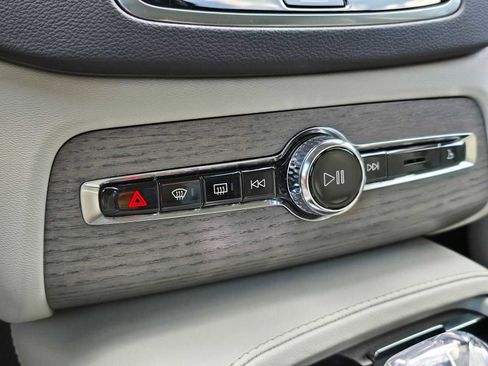 Used 2024 Volvo XC90 B6 Ultimate w/ Protection Package Premier image 28