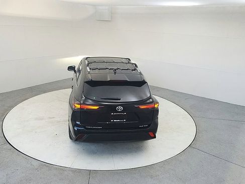 Certified 2024 Toyota Highlander XLE AWD/4WD image 15