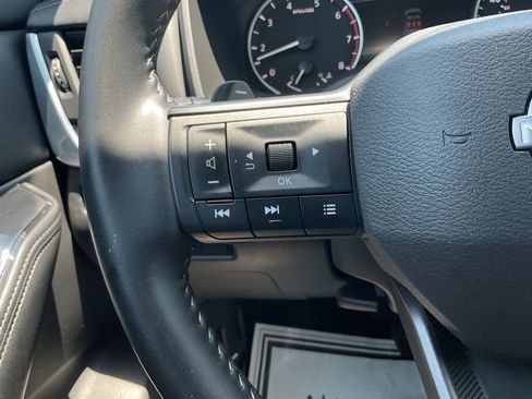 Used 2025 Nissan Rogue SV FWD image 29