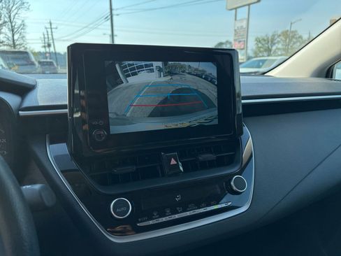 Used 2025 Toyota Corolla LE image 29