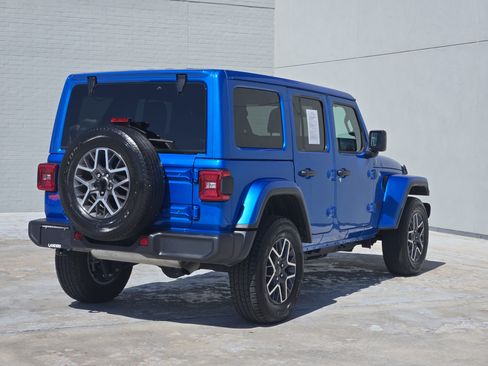 Used 2025 Jeep Wrangler Unlimited Sahara AWD/4WD image 8