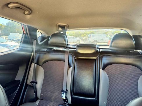 Used 2011 Hyundai Tucson GLS w/ Navigation Pkg 2 FWD image 14