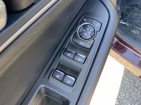 Used 2024 Ford Edge SEL image 16