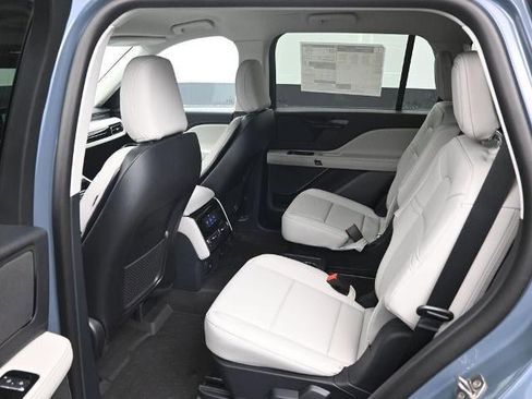 New 2026 Lincoln Aviator AWD image 10