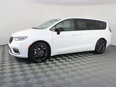 New 2026 Chrysler Pacifica Select