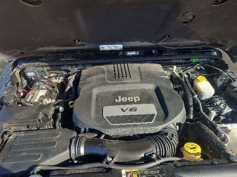Used 2017 Jeep Wrangler Unlimited Sahara AWD/4WD image 23