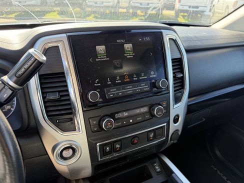Used 2021 Nissan Titan SV w/ SV Convenience Package image 19