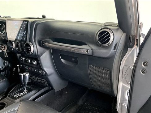 Used 2018 Jeep Wrangler Unlimited Sahara AWD/4WD image 19