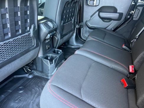 Used 2022 Jeep Wrangler Unlimited Rubicon AWD/4WD image 12