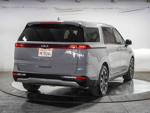 Used 2024 Kia Carnival EX FWD image 4