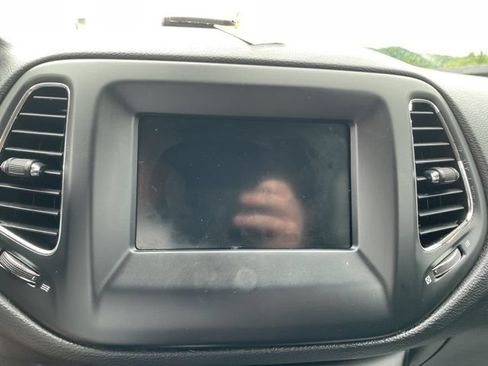 Used 2020 Jeep Compass Latitude FWD image 16