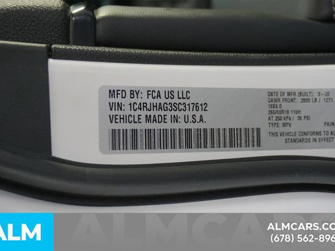 Used 2025 Jeep Grand Cherokee Altitude AWD/4WD image 62