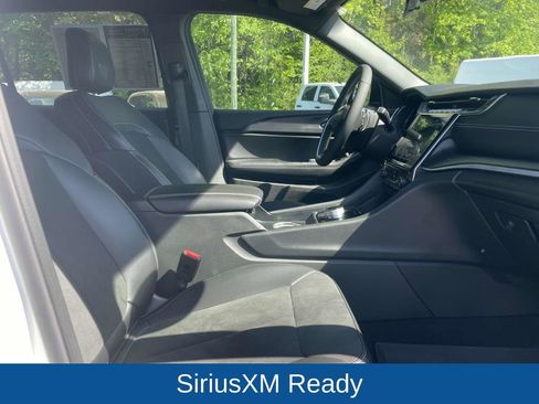 Certified 2025 Jeep Grand Cherokee L Altitude image 16