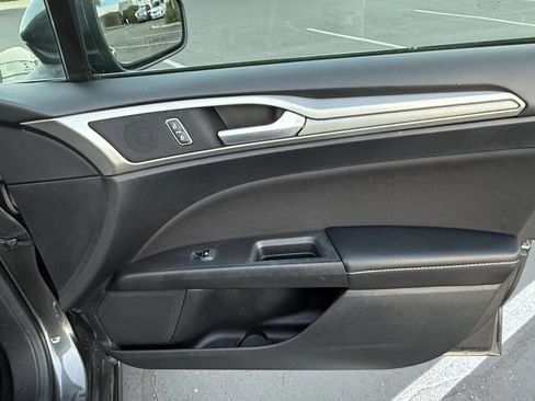 Used 2019 Ford Fusion SE image 20