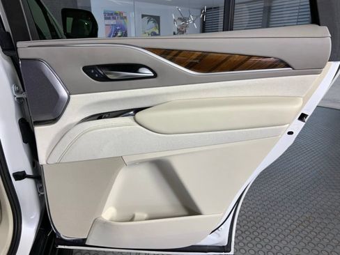 Used 2024 Cadillac Escalade Sport Platinum w/ LPO, ONYX Package AWD/4WD image 16